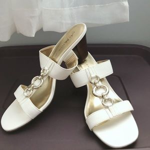 NEVER WORN Anne Klein White High Heels!